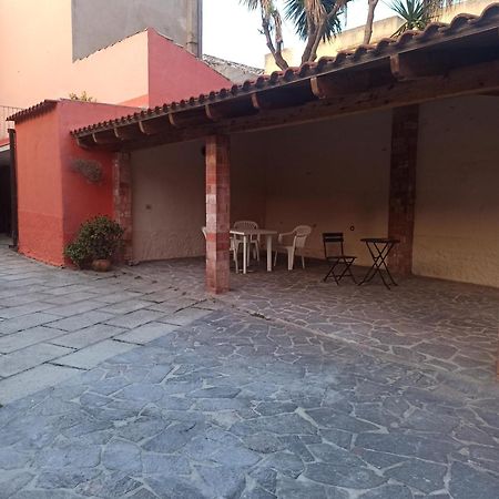 Готель Piazza San Giorgio Dolianova Екстер'єр фото